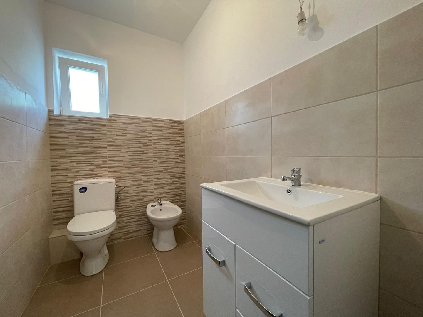 Duplex 4 camere - toate utilitatile - Mosnita Noua - Poză 11