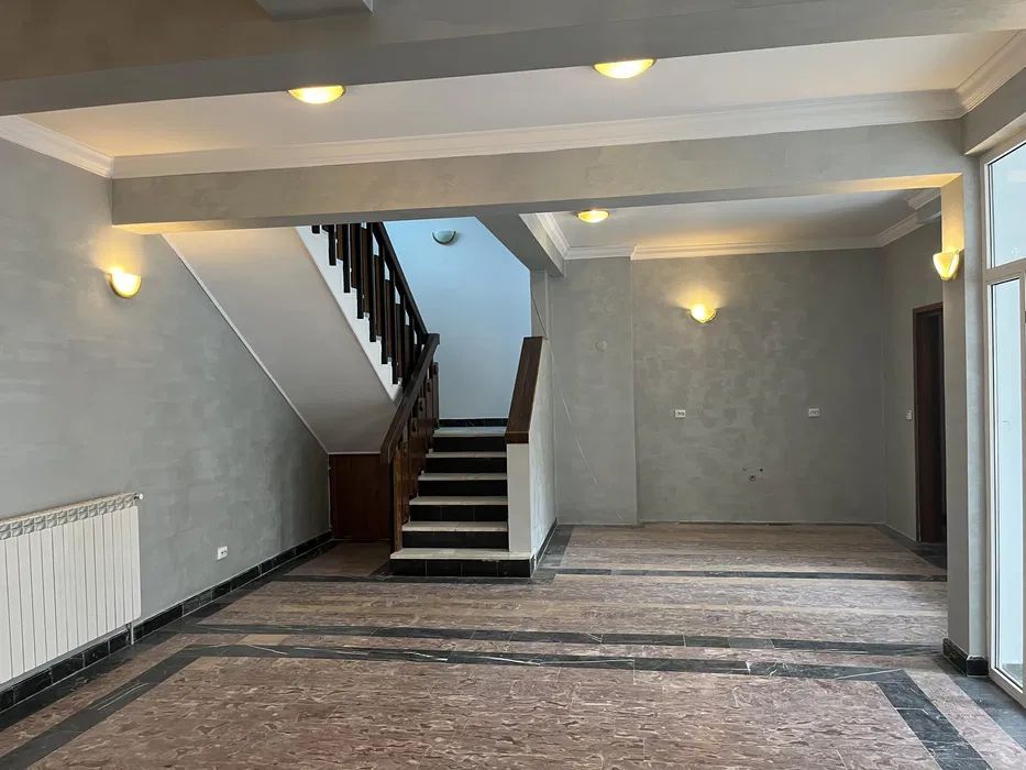 Domenii | 4 Camere +2 Camere | 2 Case | Vile | 240mp | Curte | Parcari - Poză 4