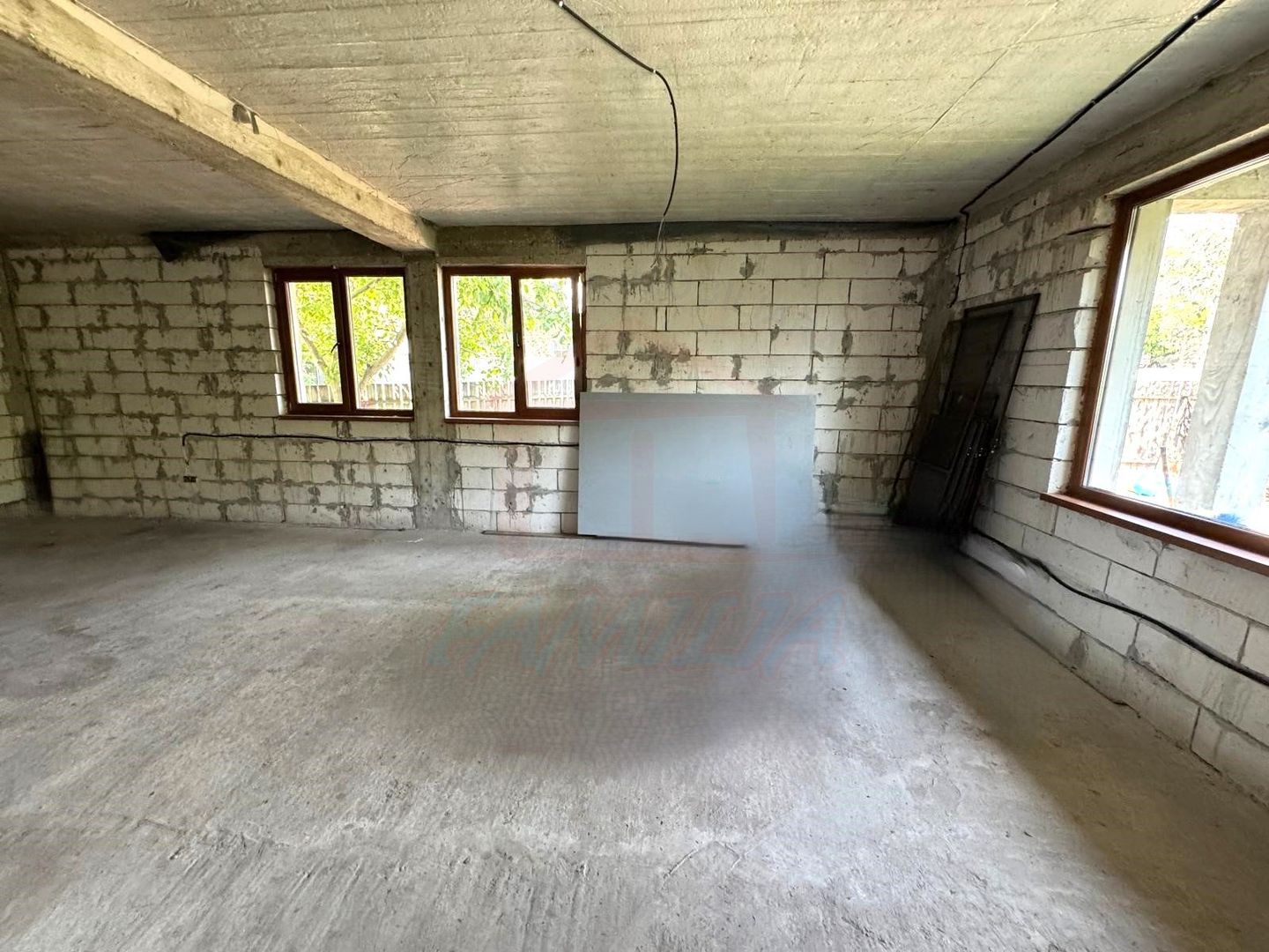 99.900 Euro casa+teren 1000 mp(concesiune) in com Sendreni - Poză 7