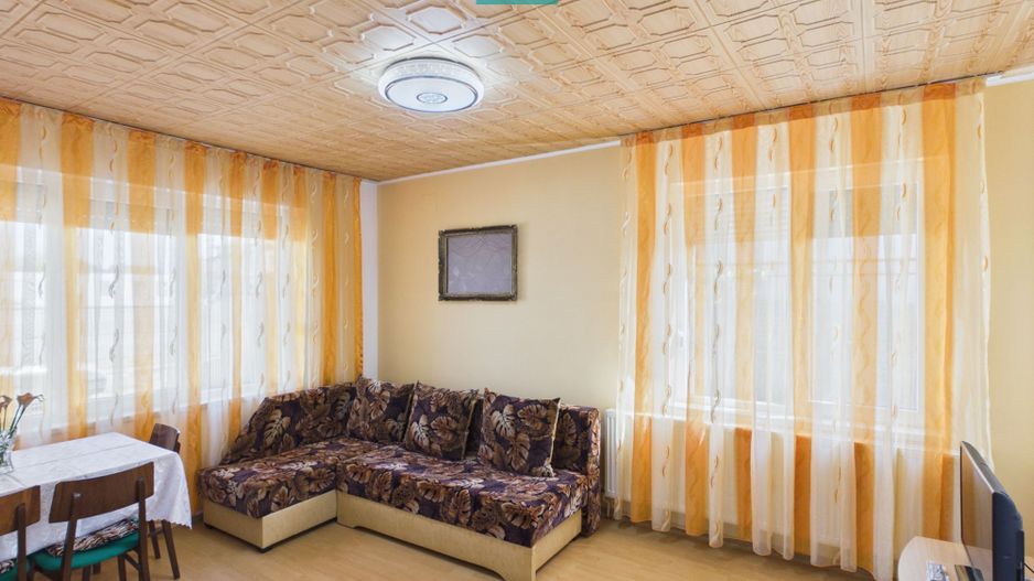 Casă renovată cu curte mare de închiriat în Rontău - Poză 4