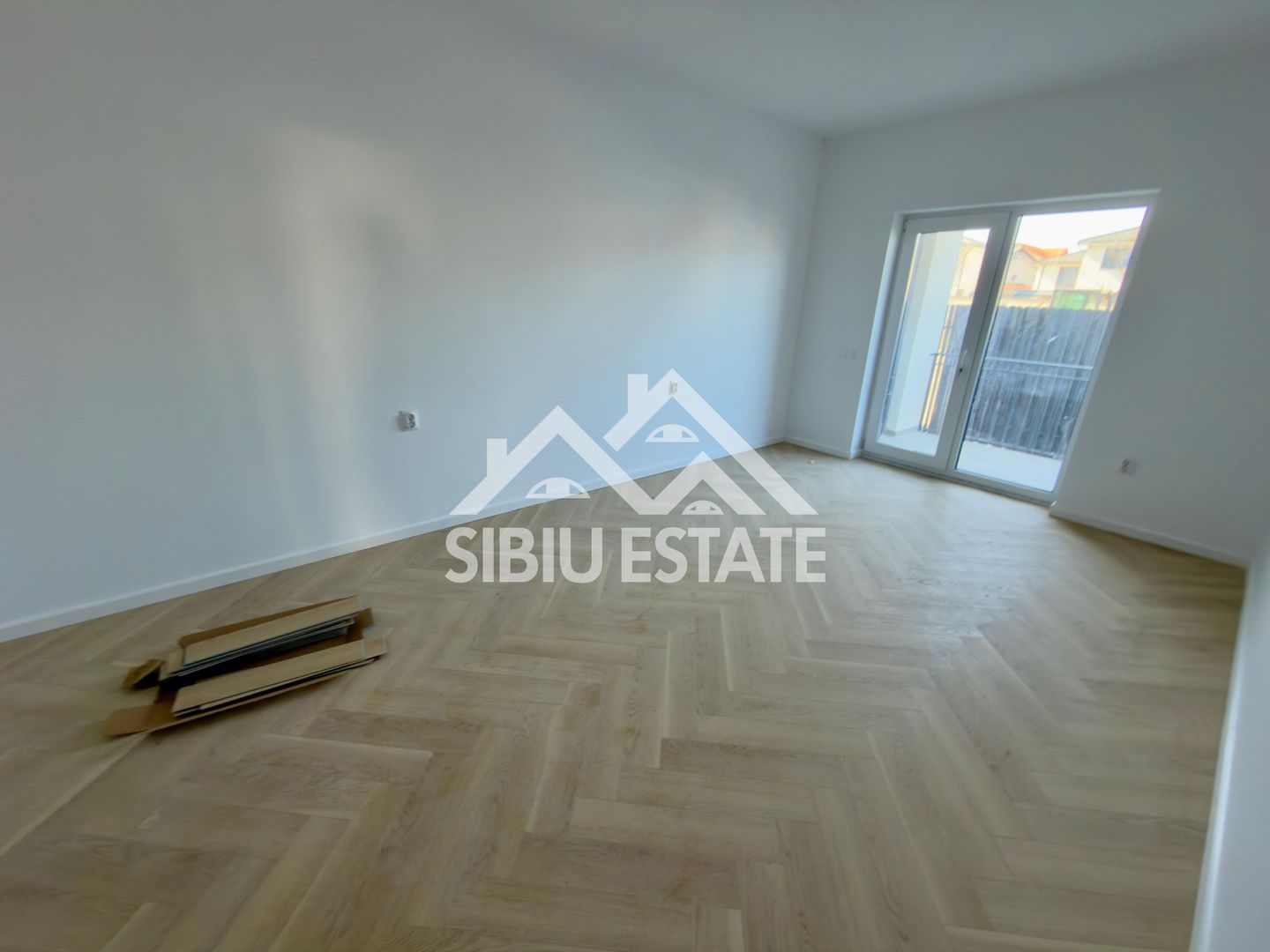 Apartament modern 2 camere, pod amenajabil, balcon,  parcare inclusa - Poză 15