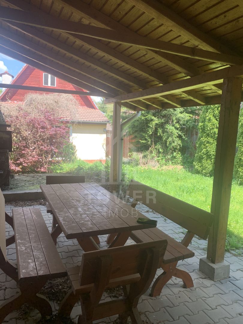 Casă în centrul Cisnădioarei cu 243mp de locuit și teren de 936mp - Poză 18