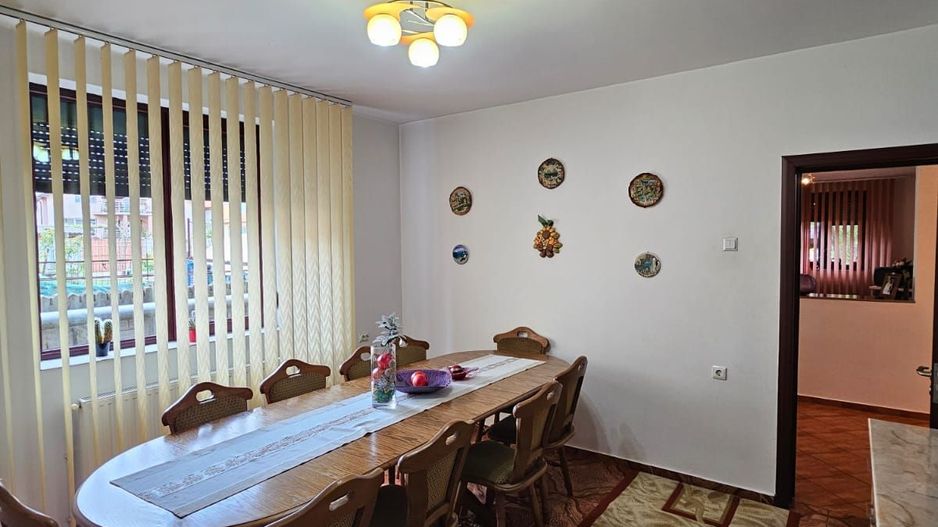 Casa- Str Tismana, zona Spitalul nr 1 - Poză 8