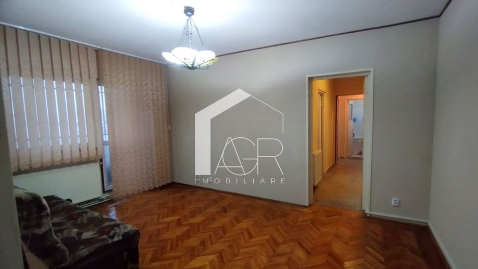 Apartament cu 4 camere, zona Nord - Poză 1