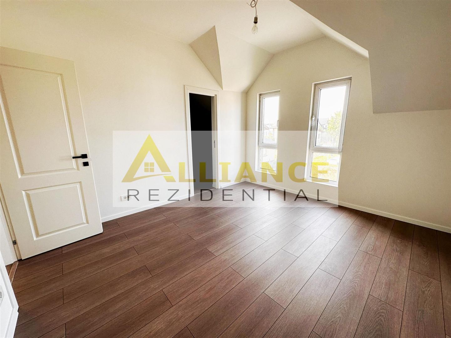 Casa individuala ~ 5 camere 3 bai ~ dressing ~ teren 325mp - Poză 12
