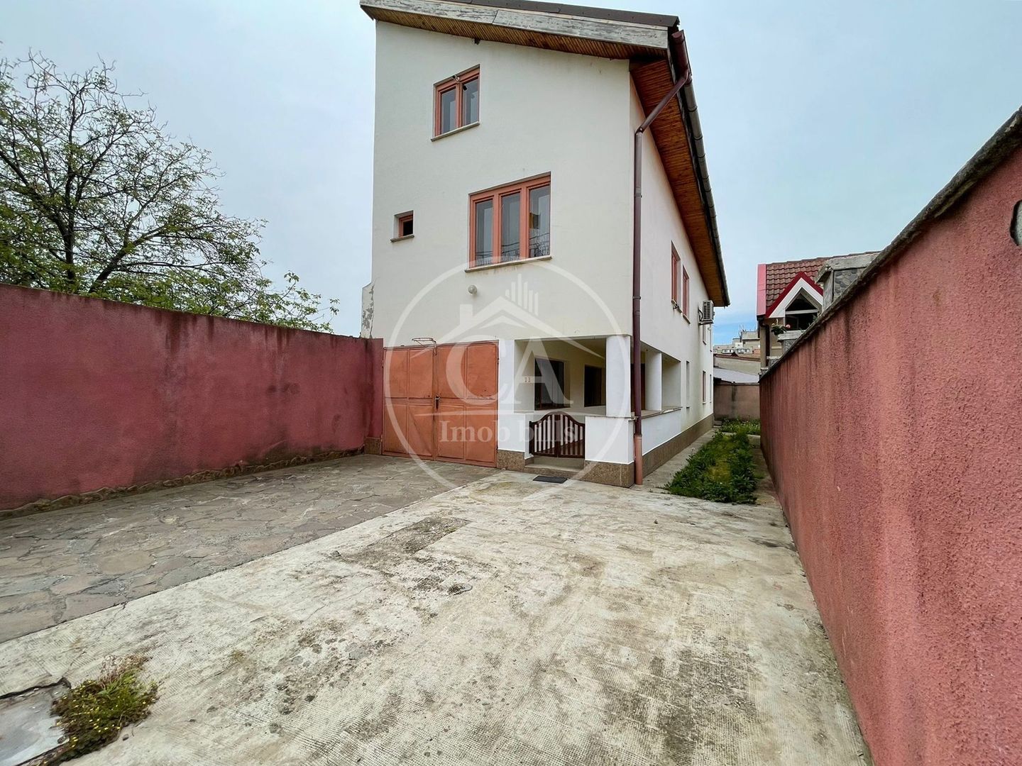 Casa de vânzare cu 8 camere de tip P+E+M in zona Rogerius, Oradea - Poză 3