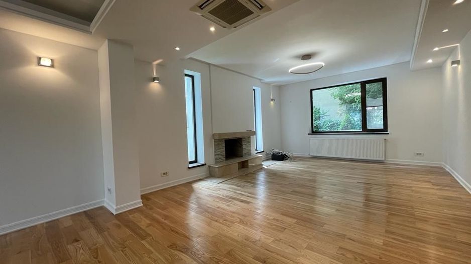 NOU Listata || Vila Iancu Nicolae || Curte -Gated Community - Poză 1