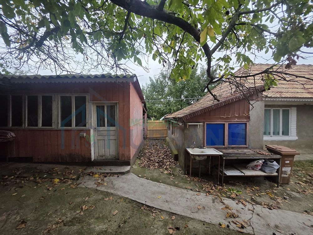 Ansamblu rezidențial cu 2 case în Scoposeni, comuna Gorban – teren 2400 mp, utilități complete - Poză 10