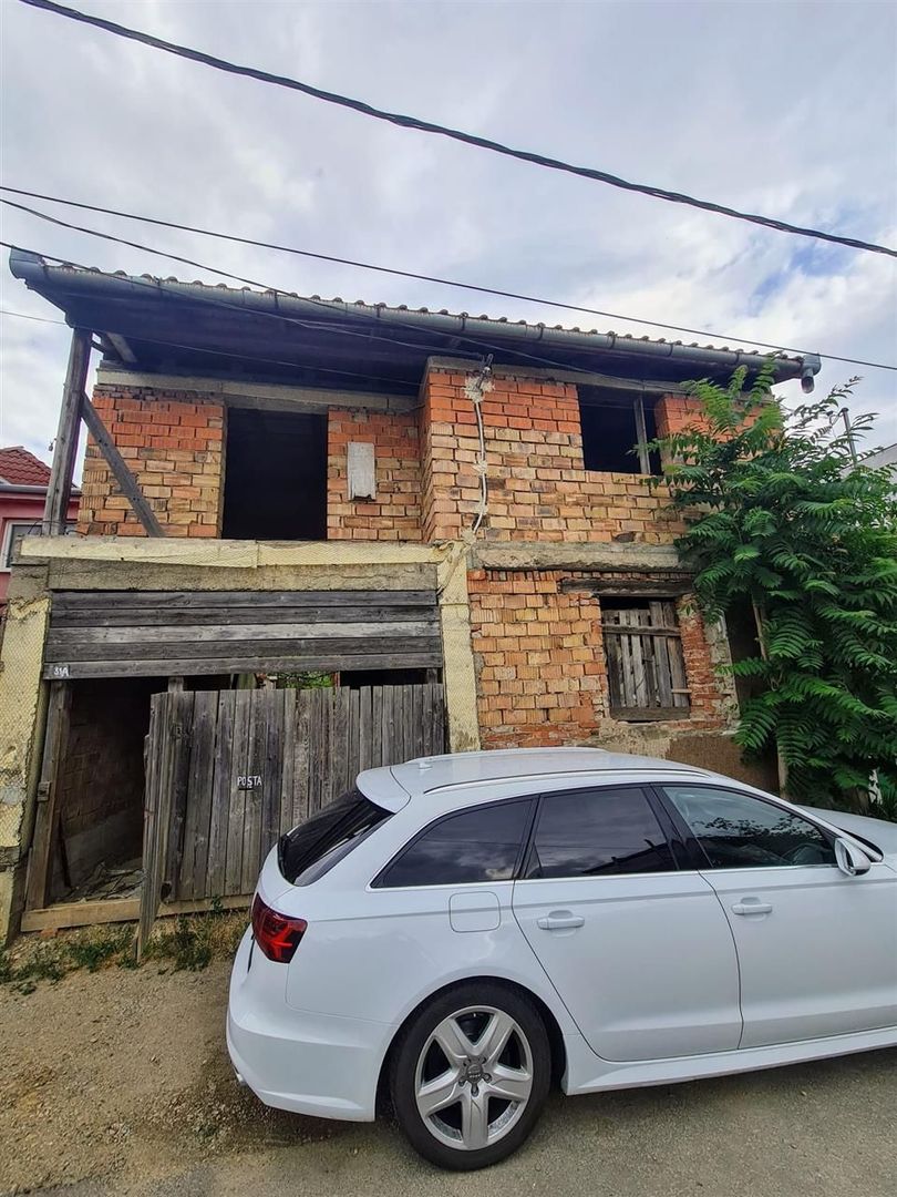 Casa in Rosu zona Garii Oradea - Poză 1