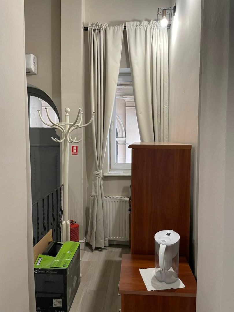 Birou ultracentral, pe Revoluției, cu loc de parcare - Poză 6