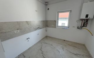 Bloc NOU. Disponibil imediat. Strada asfaltata - Poză 5