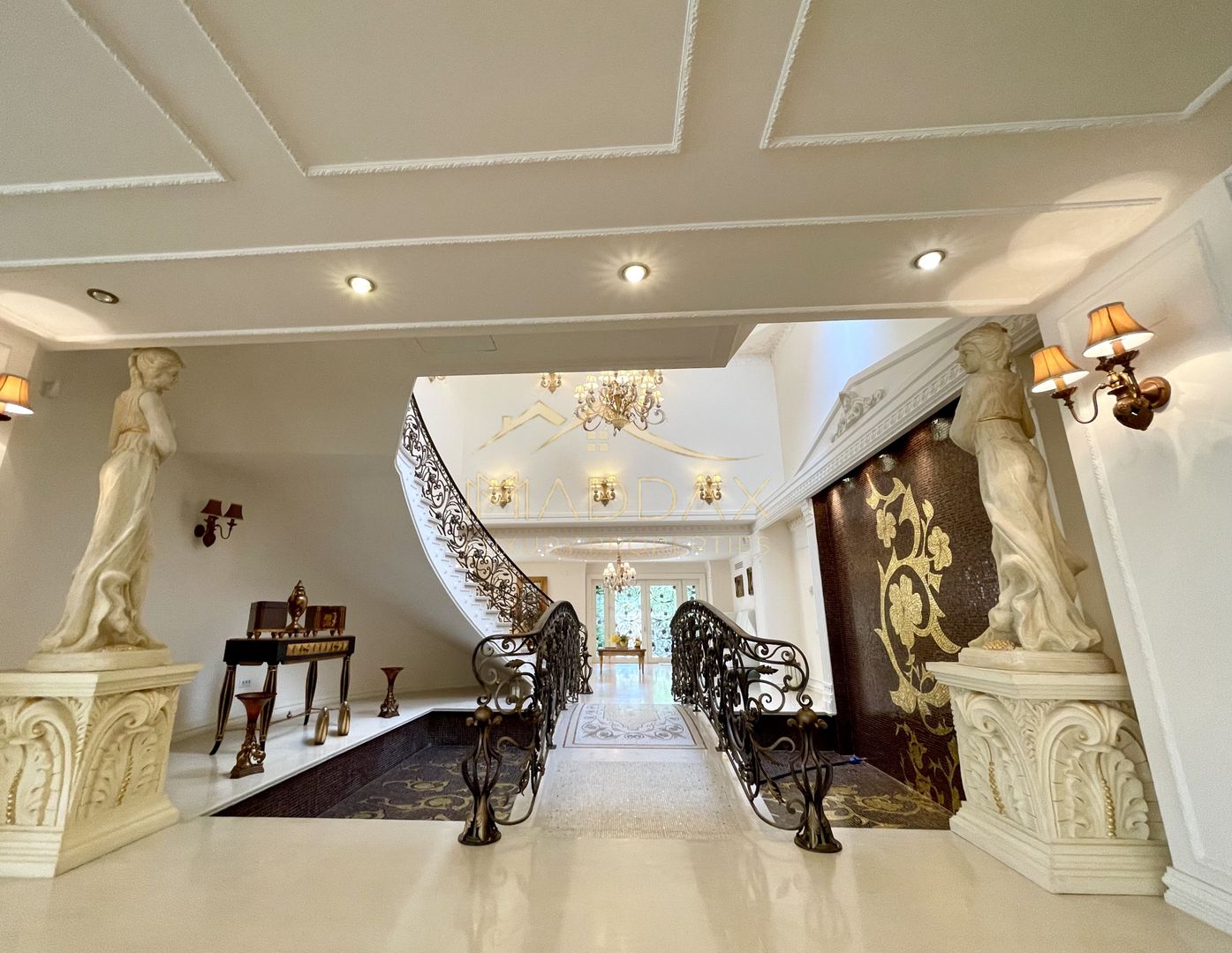 Impressive Villa *1500 SQM usable* 2613 SQM land / Open to the lake - Poză 14