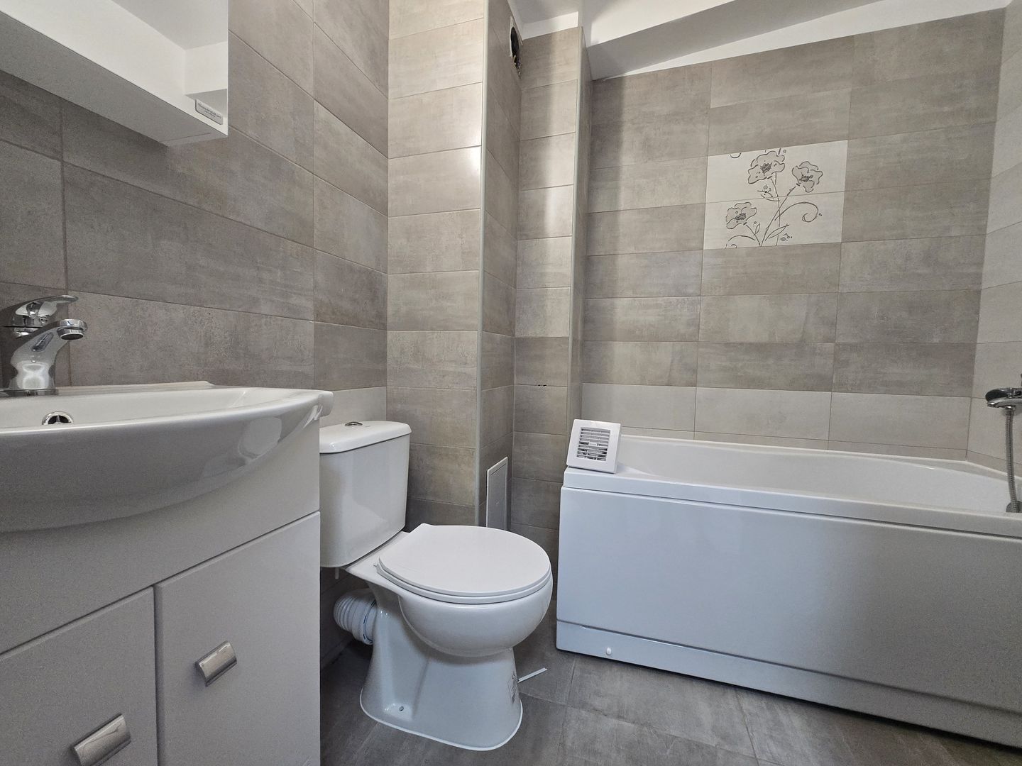 Apartament nou, 2 camere, complet mobilat și utilat, gata de mutare - Poză 7