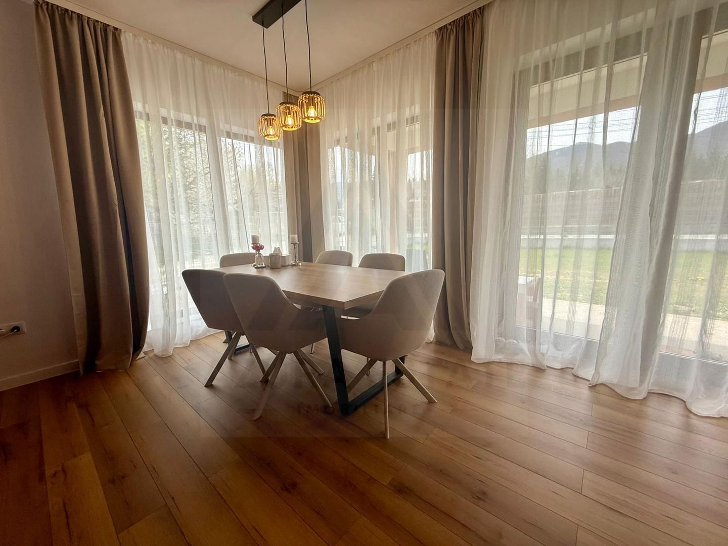 Casa individuala premium 145 mp utili pe un nivel teren 500 mp in Sadu - Poză 1