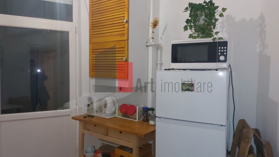 Spatiul "BAIXA" , parter de vila, renovat recent, liber - Poză 11