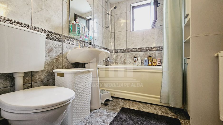 Apartament cu 3 camere decomandate, Cetate - Poză 7