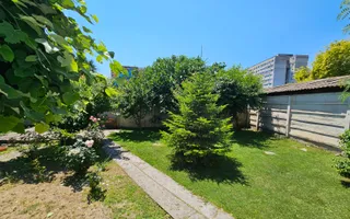 Casa eleganta cu tavane inalte si gradina superba - Poză 12