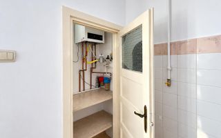 Bloc tip asociatie - zona Kiriac. 4 camere, 3 balcoane. Garaj si boxa. - Poză 10
