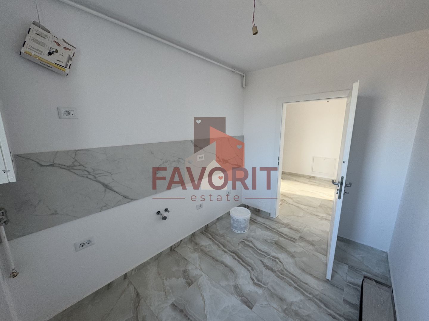 Disponibil imediat. Decomandat. TVA 21% inclus in pret - Poză 1