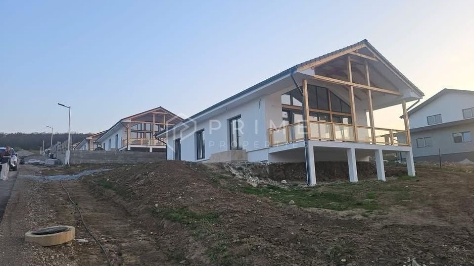 Vilă chalet modern cu perete panoramic de sticlă - Livezeni, Mureș - Poză 2