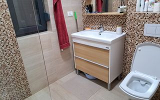 Duplex cu 5 camere despartit prin garaj in Dumbravita - Poză 8