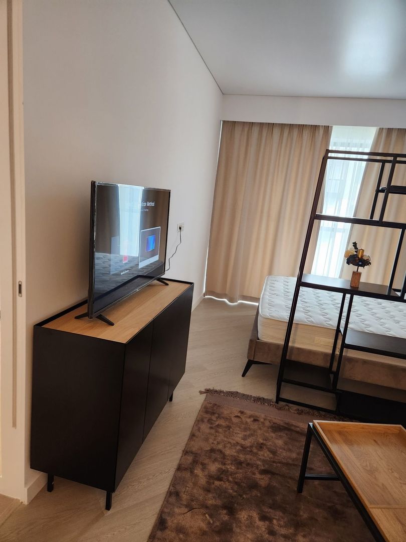 Proprietar inchiriez, studio Cortina North - Poză 5