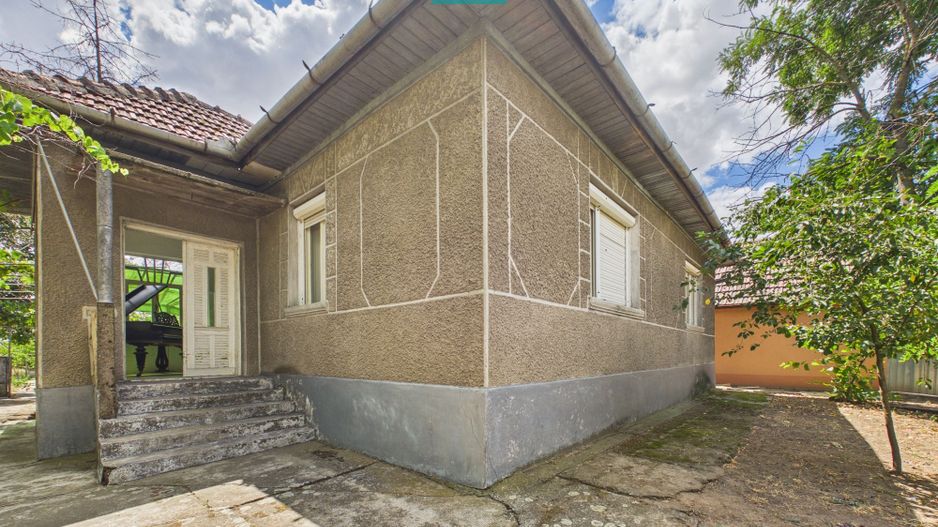 Casă cu 4 camere și teren de 4227mp în Curtici - Poză 16