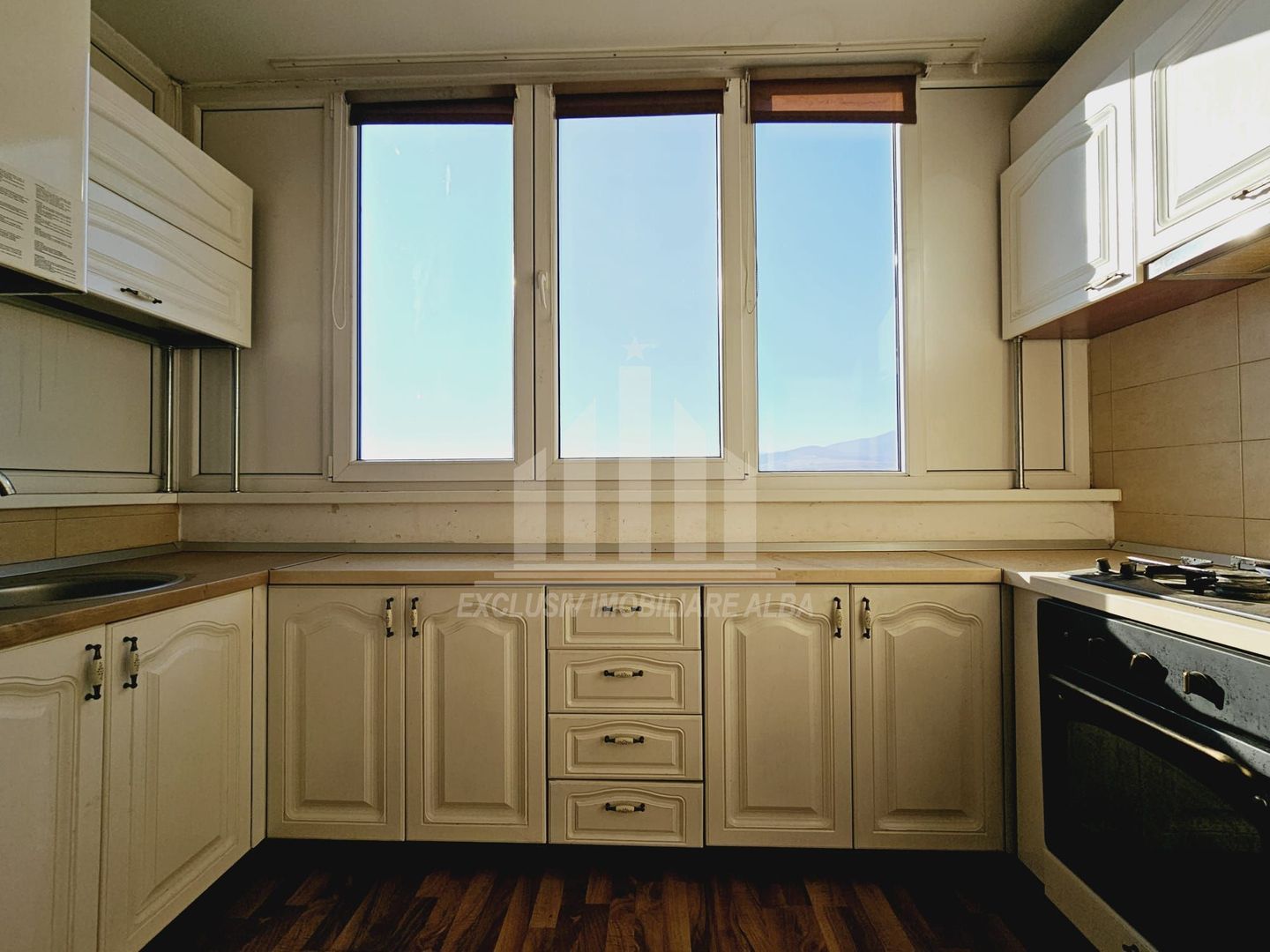 Apartament cu 3 camere de vanzare, Anghel Saligny - Poză 3