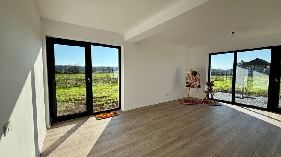 Vila pentru cei care vor spațiu, natură și acces rapid către București - Poză 1