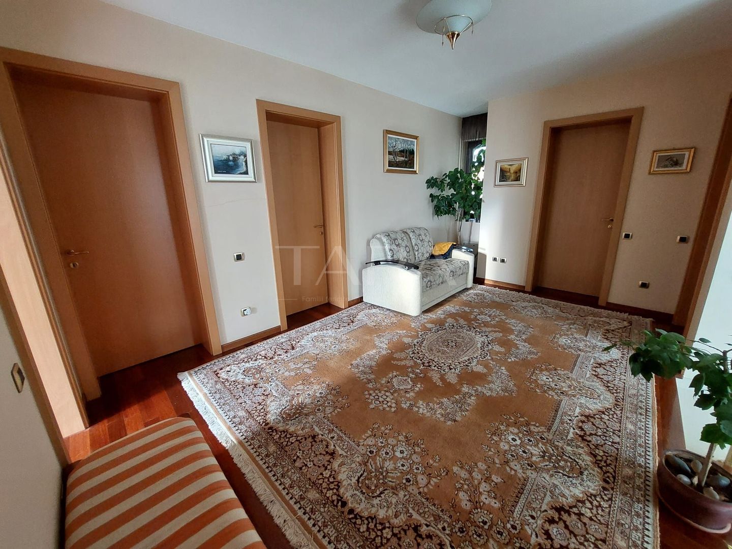 Casă cu 5 camere. de vânzare in Floresti, zona Parcului Poligon. - Poză 11