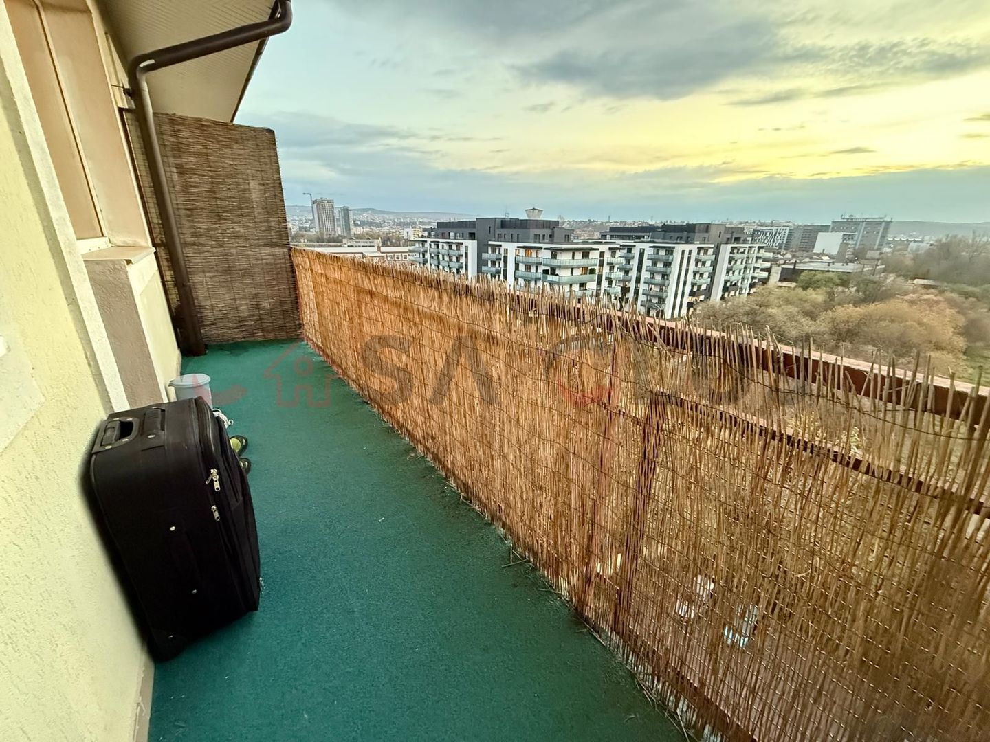 1 cameră, la cheie, Iris! - Poză 5