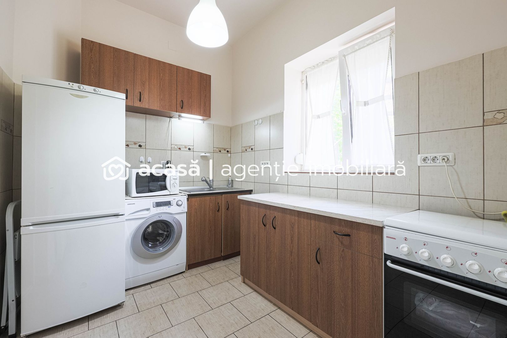VÂNDUT! Apartament cu o cameră, Piața Catedralei, Arad. - Poză 3