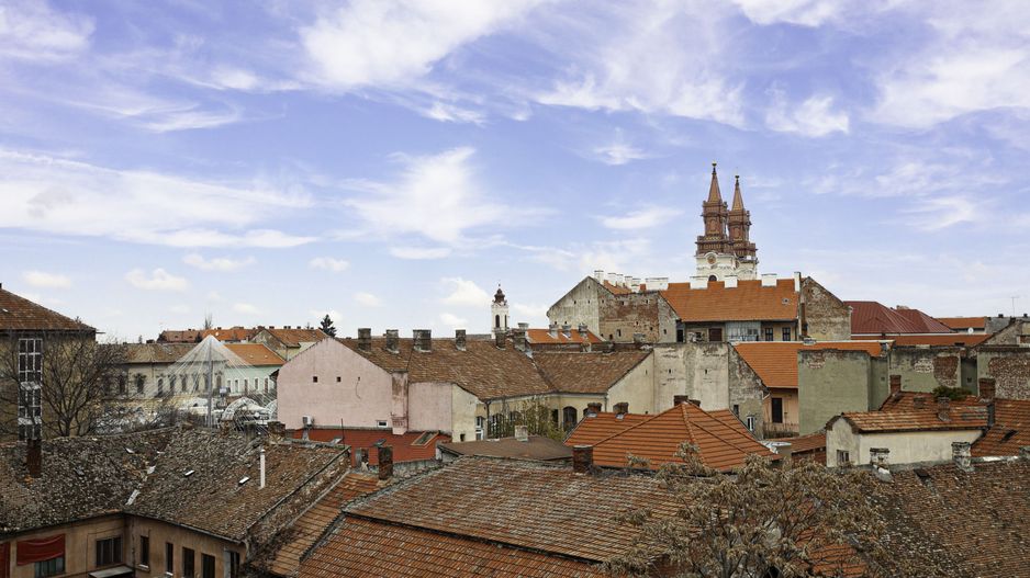 PROPRIETATE VÂNDUTĂ Apartament spatios cu 4 camere langa teatru - Poză 2