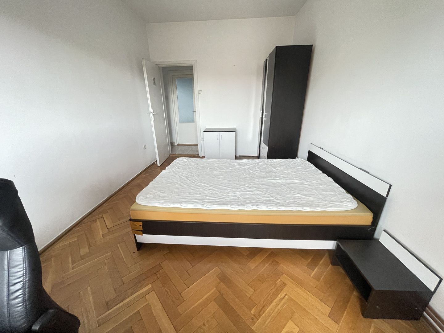 SPATIOS IN ZONA MEDICINEI -4 camere,garaj propriu si boxa - Poză 14