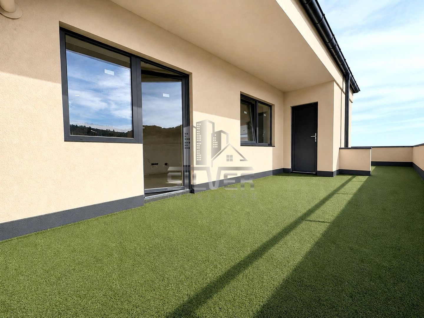 Apartament FINISAT/terasa de 46 mp+boxa 5mp/ zona Terra. - Poză 2