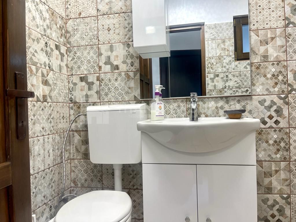 INVESTITIE Vila moderna + vila la rosu, teren 1480 padure - Poză 11