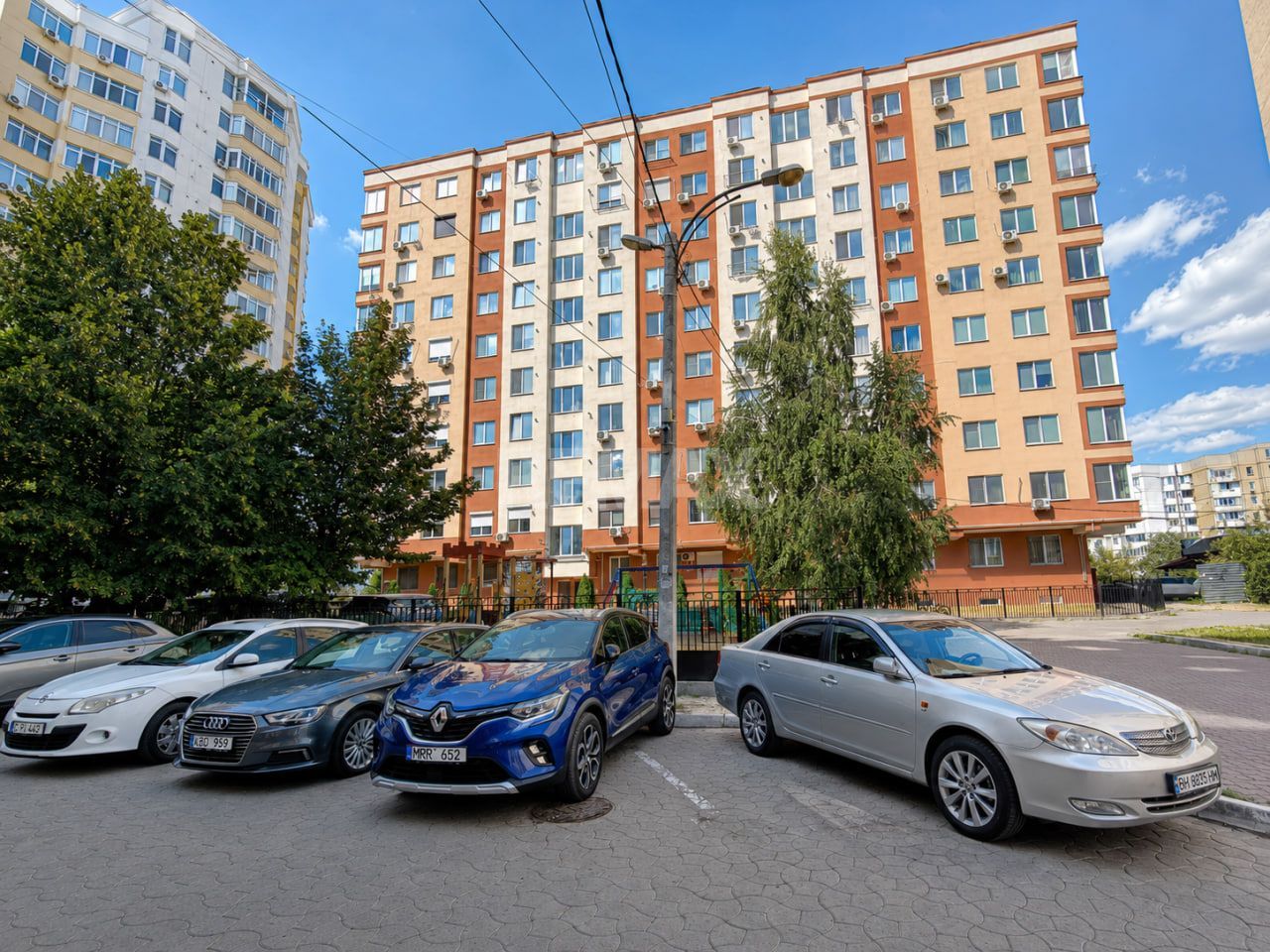 Buiucani | Alba Iulia| 2 + Living | 75 m² | Bloc Nou | Vedere Panoramică - Poză 3