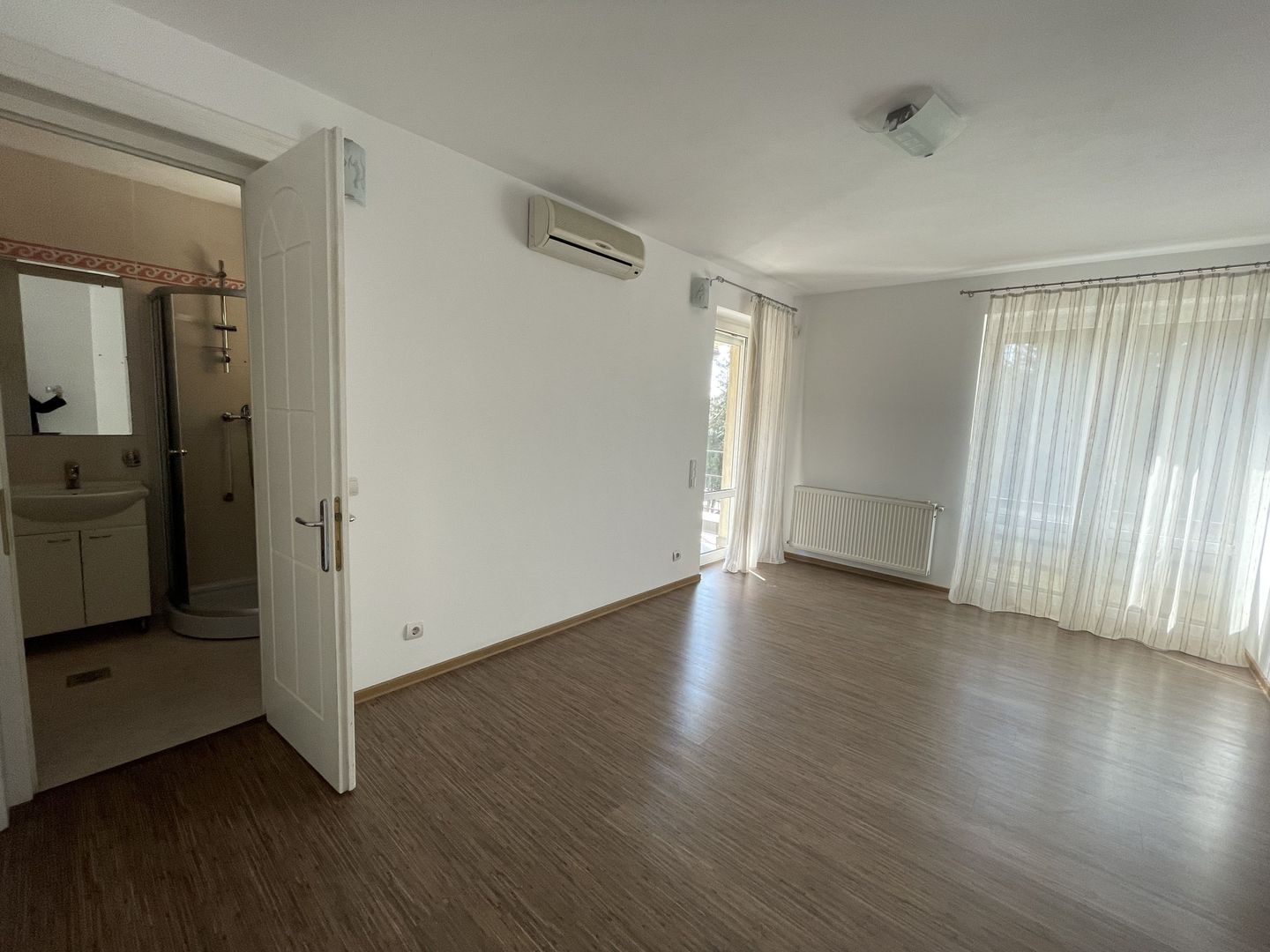 Vilă Individuală Spațioasă în Zona Iancu Nicolae - Poză 7