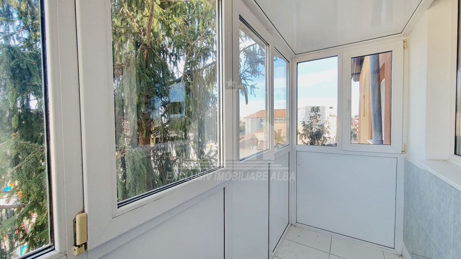 Apartament cu 3 camere decomandate, Cetate - zona Liceului Sportiv - Poză 9