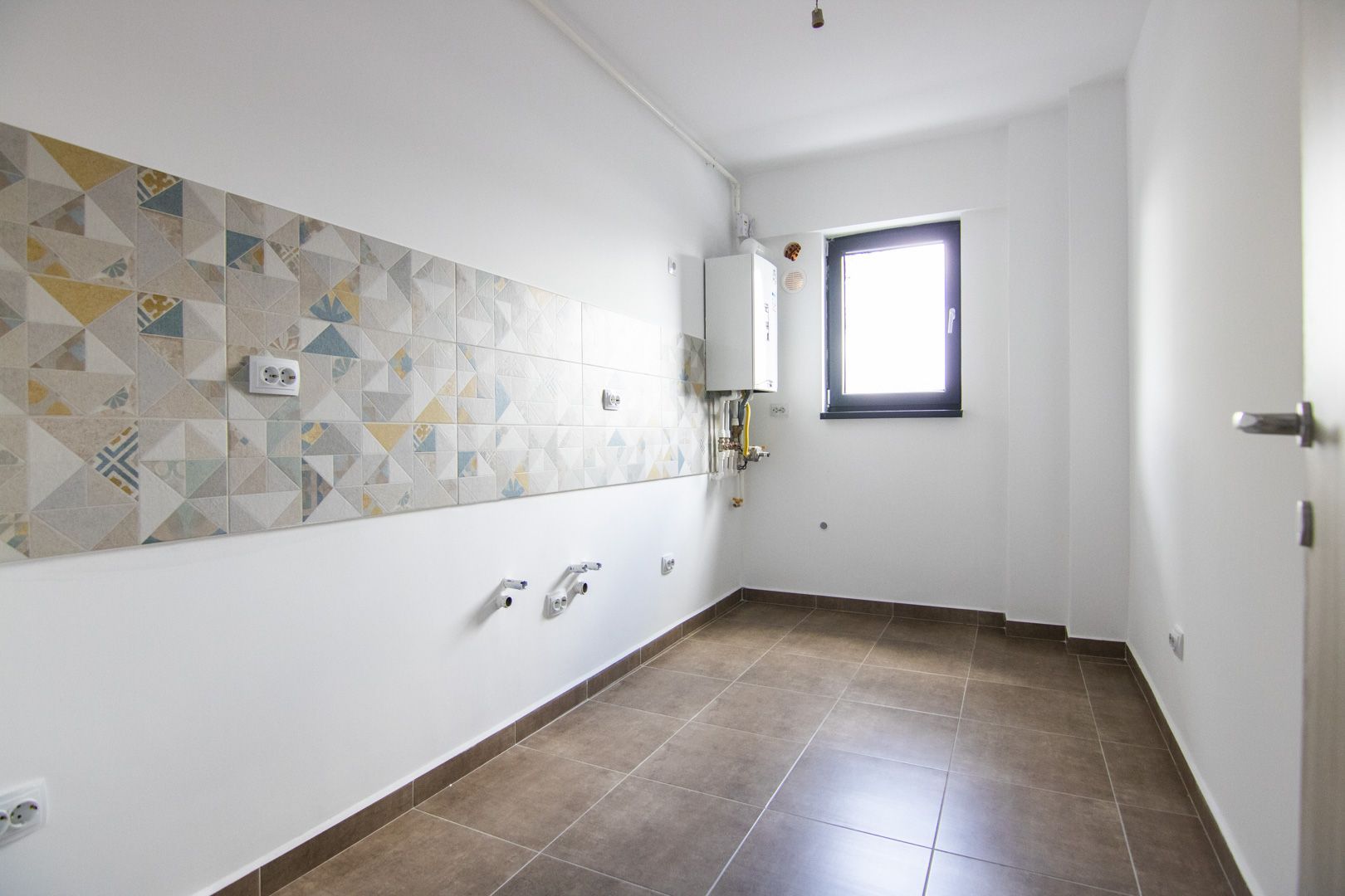 2 Camere | Decomandat | Geam la Baie | Bucatarie Inchisa | Militari - Poză 8