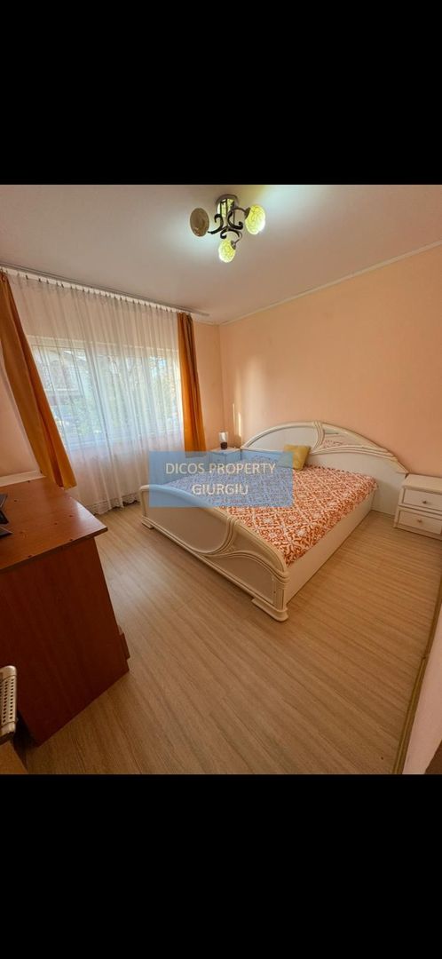De Vânzare - Apartament 3 Camere, Strada Decebal - Poză 3