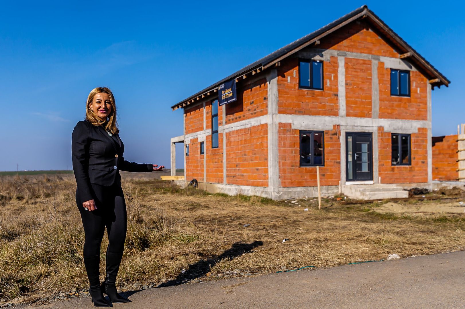 Casă spațioasă în cartier rezidențial în expansiune – Tisa Nouă, Arad - Poză 1