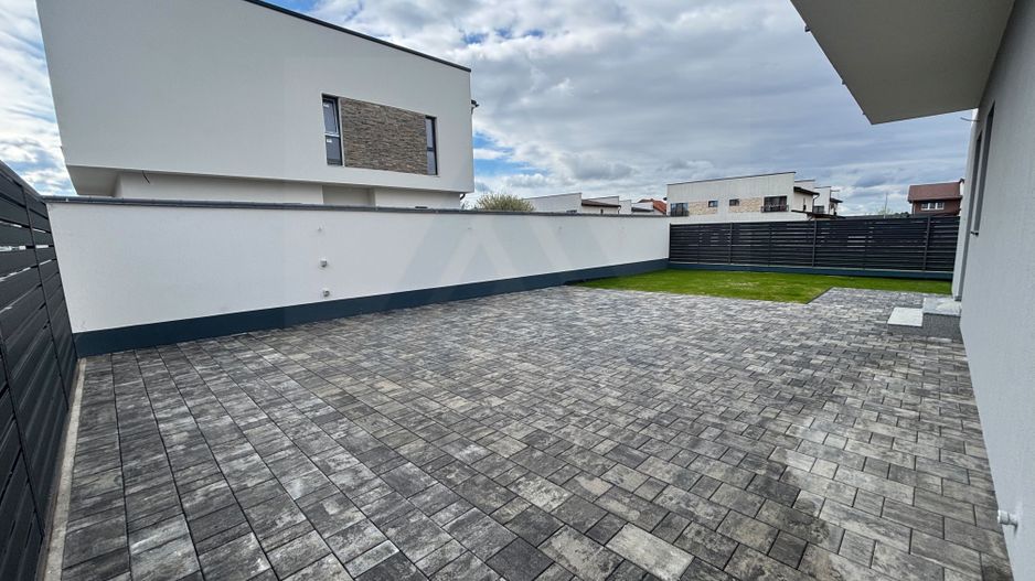 Casa 4 camere finisata la cheie cu teren 220 mp in Selimbar - Poză 2