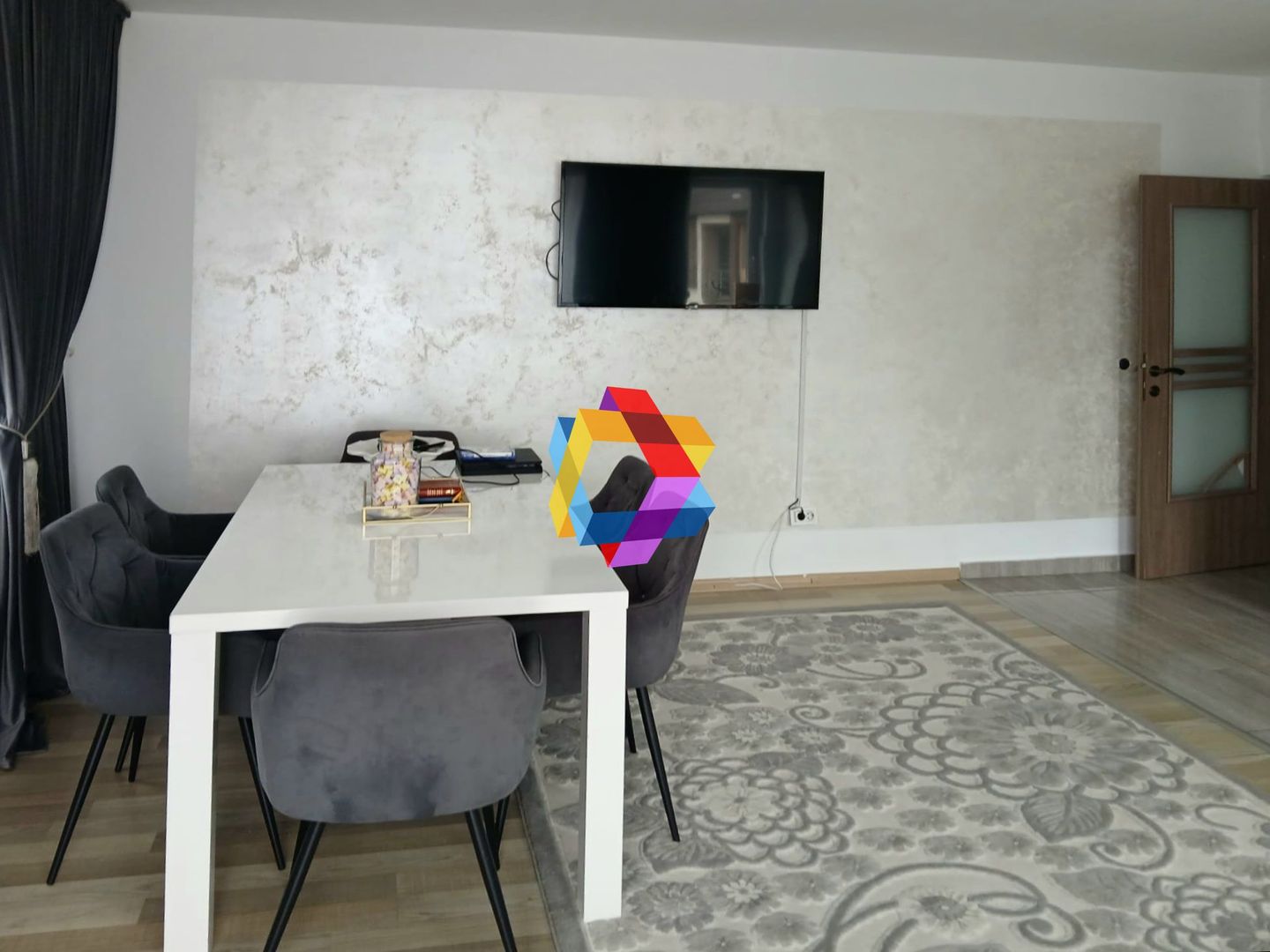 Apartament cu trei camere, zona Tractorul - Coresi, 70 mp - Poză 3