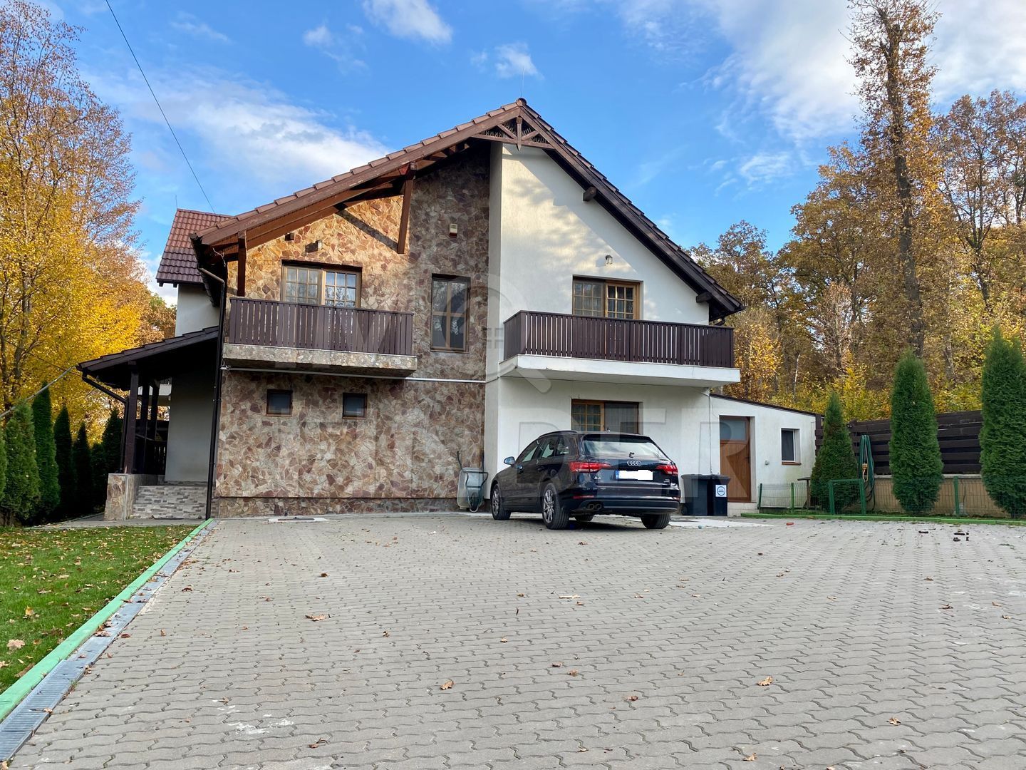 Vila individuala/Pensiune, teren 1022 mp, piscina, pompa de caldura - Poză 1