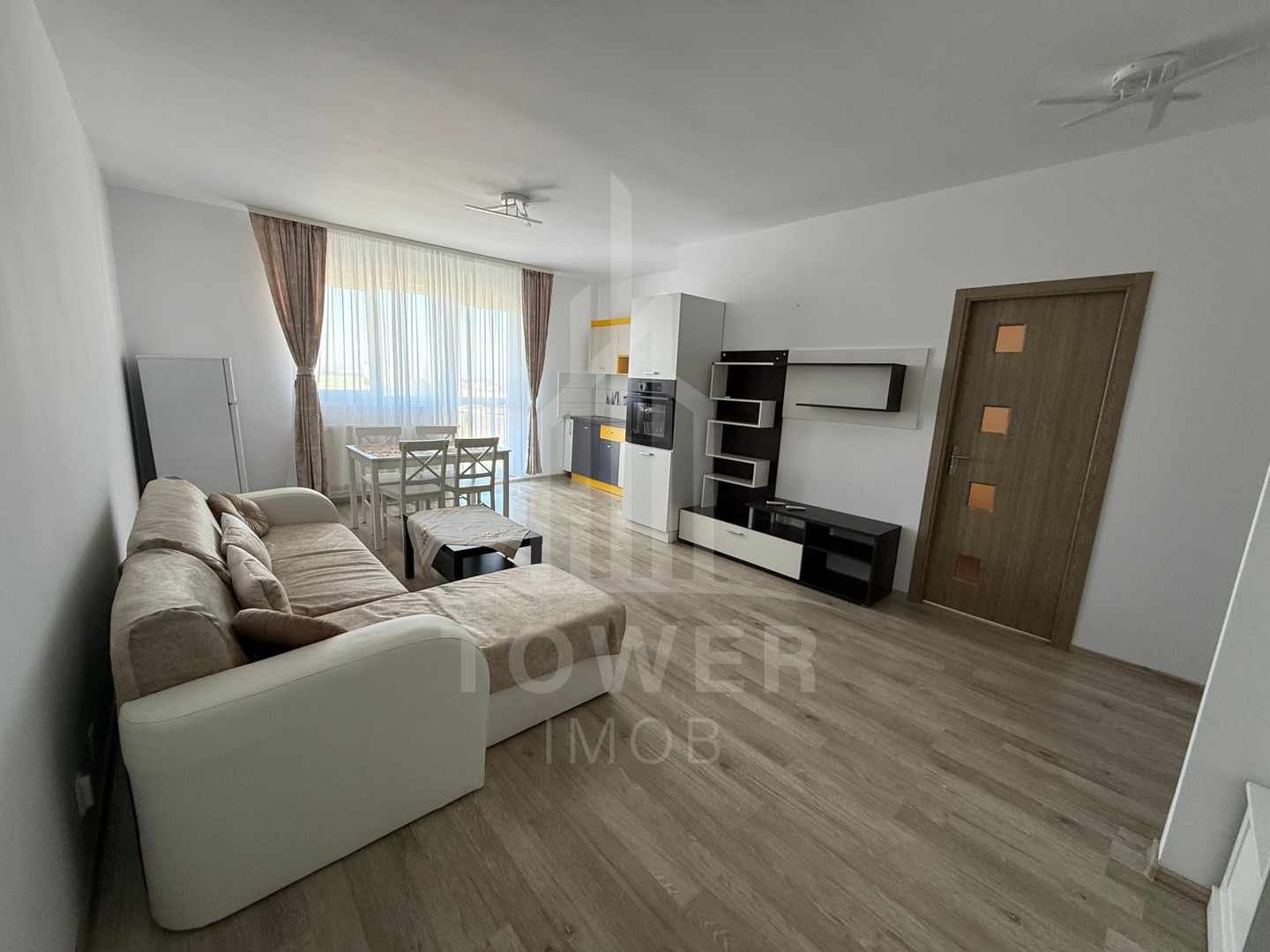 Apartament 3 camere decomandat - Poză 1