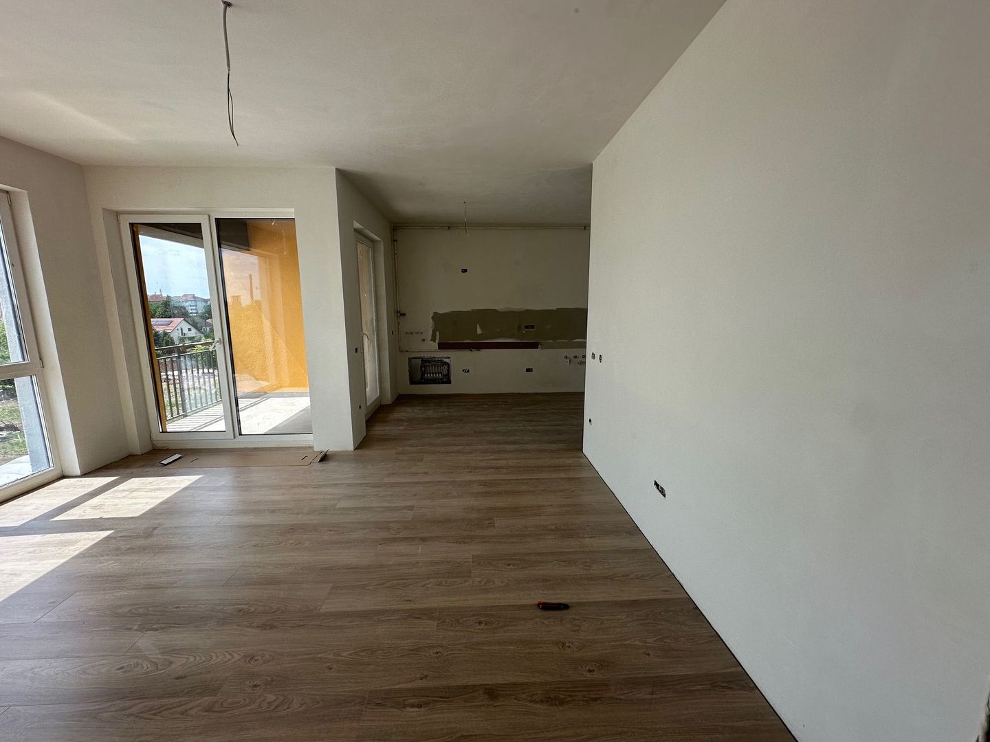 Apartment bloc nou cu lift si loc de parcare inclus - Poză 11