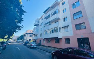 Apartament 3 camere, decomandat,etaj 4 (zona centrala Hotel Traian)