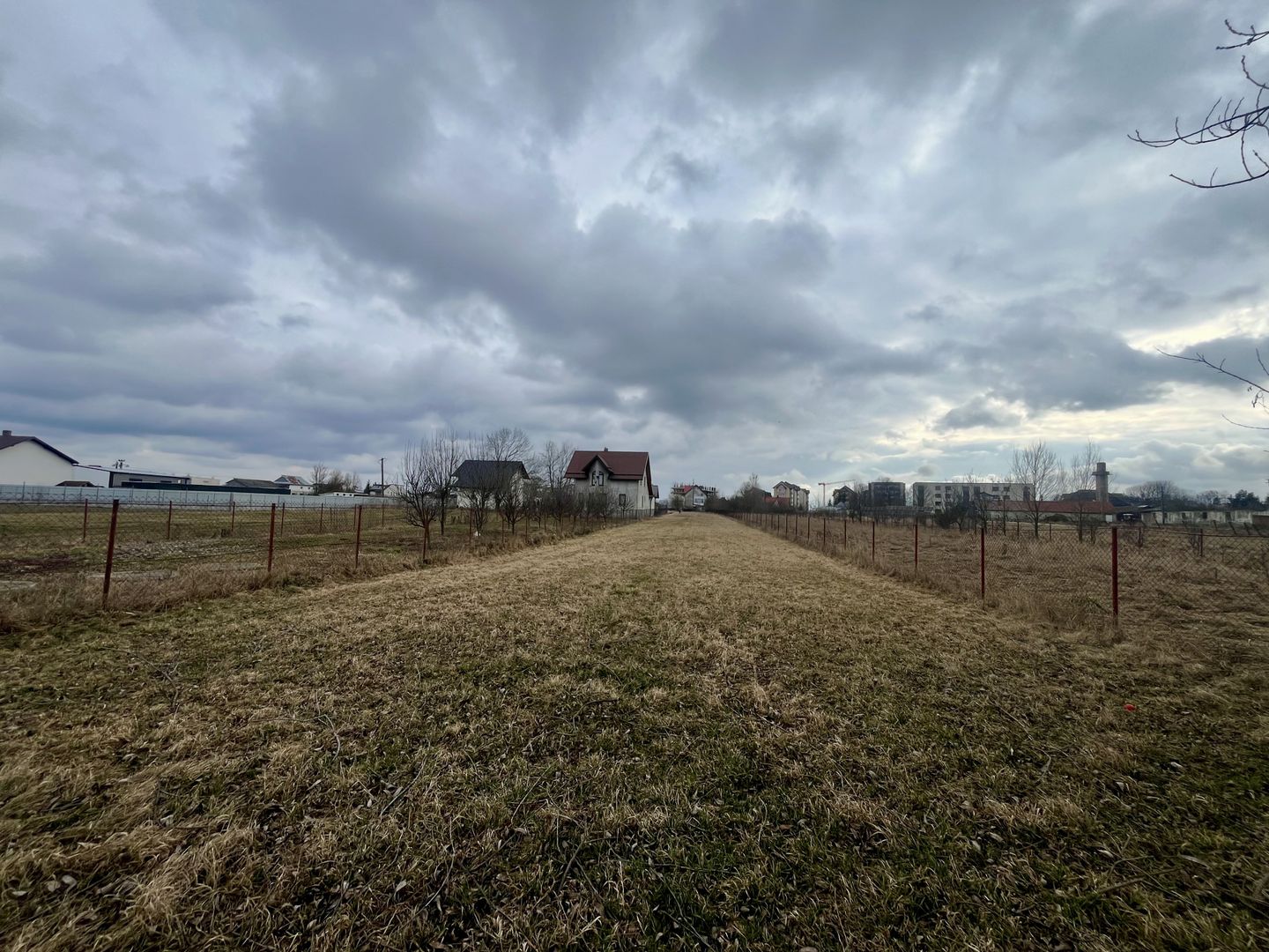 Teren Intravilan 2020 MP | Zonă Linistita | Radauti - Poză 5