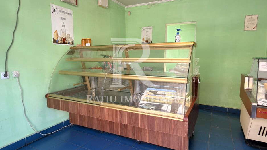 Casă cu spațiu comercial la stradă | Curte | Grădină | Oradea - Poză 3